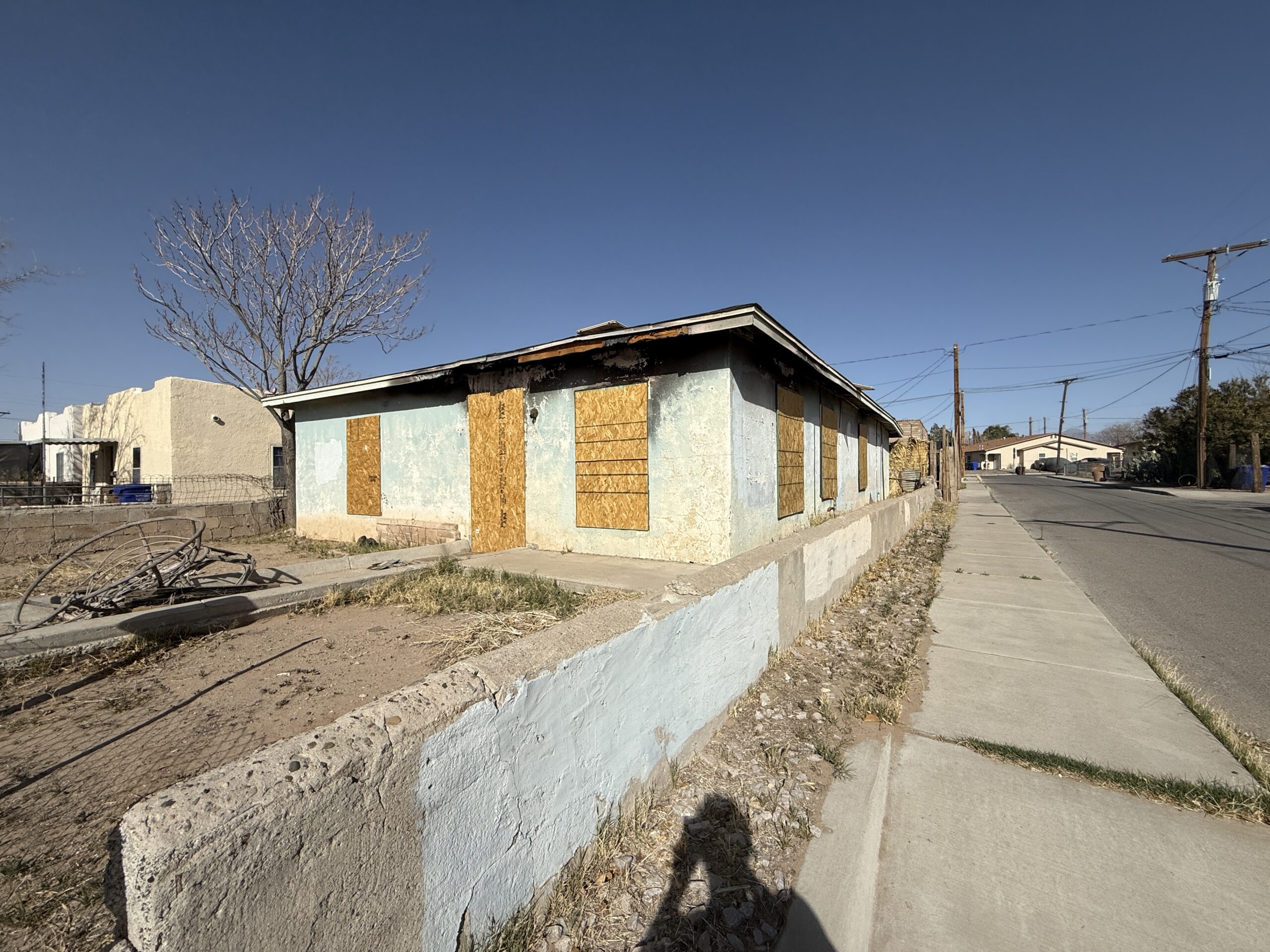 900 N Almendra St